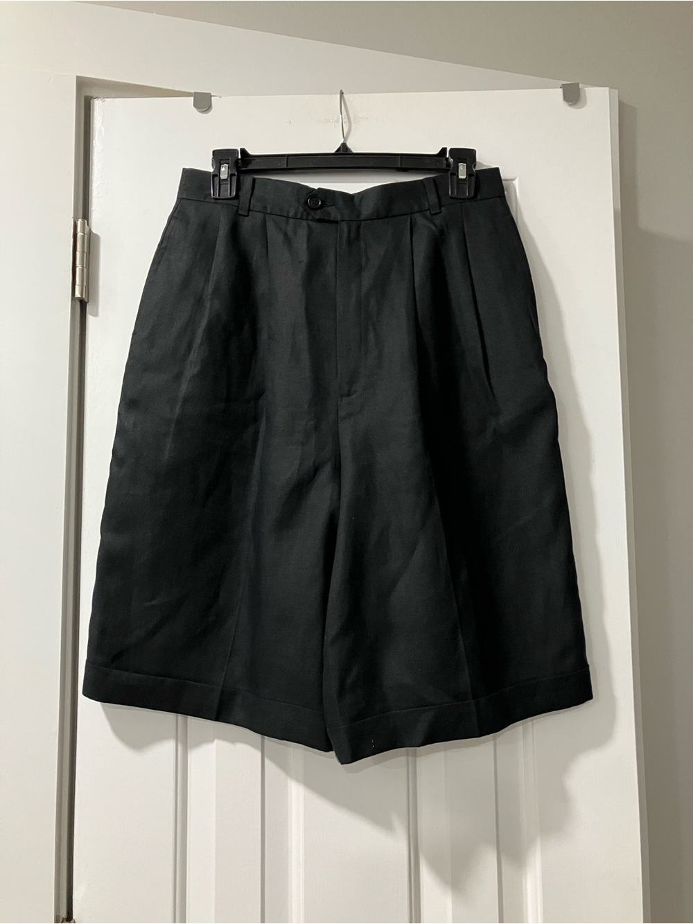 Linen Shorts Black Cuffed